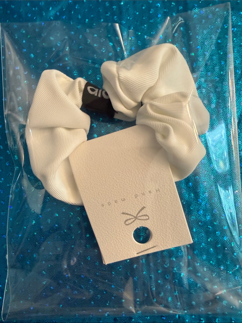 ALO Yoga Inspired White Fabric Scrunchie (OS) - Picture 2 of 4